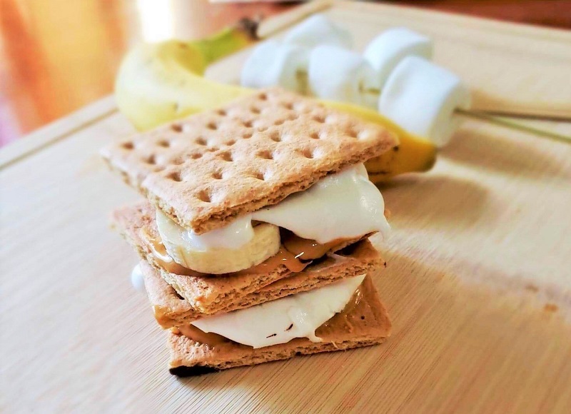 Air Fryer Peanut Butter and Banana S’mores