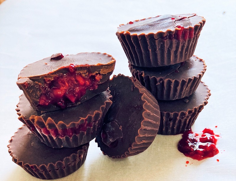 4-Ingredient Chocolate Raspberry Cups